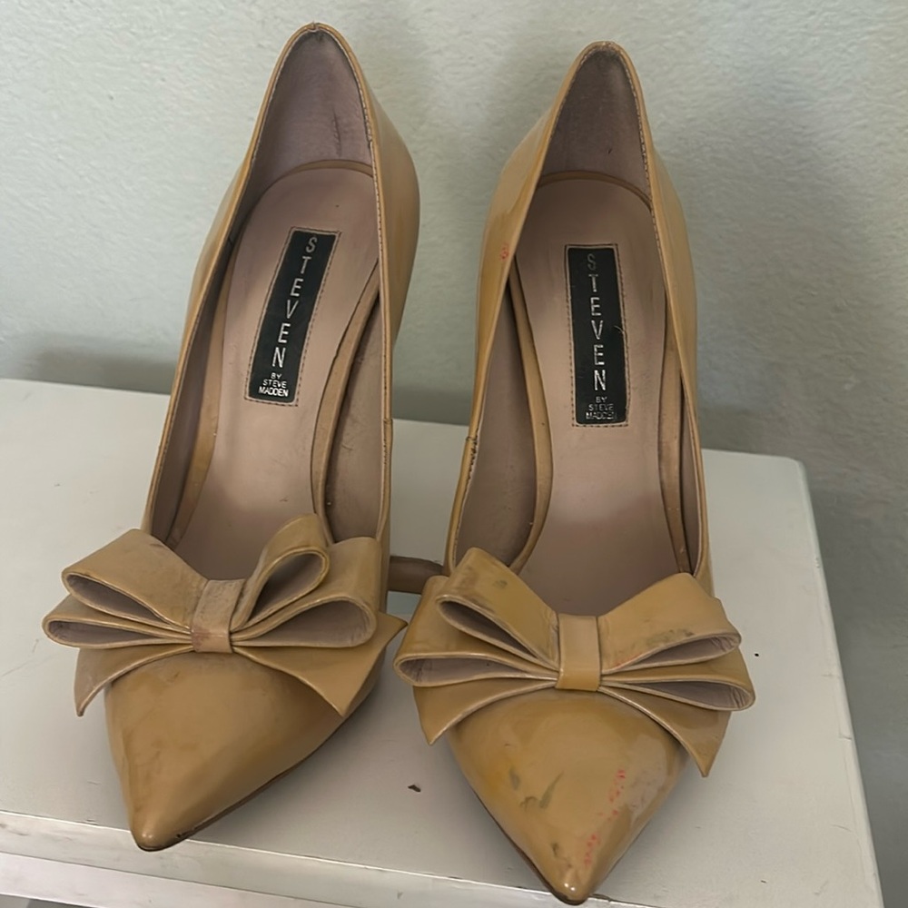 Steve Madden Ravesh bow pump in Blush Patent size 9